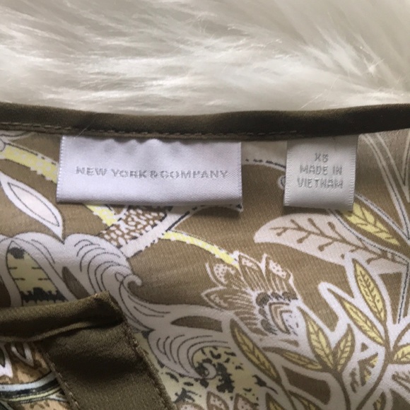 New York and Company Beautiful Blouse - Picture 6 of 7